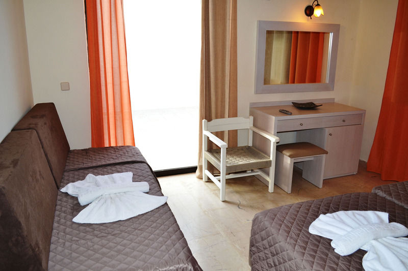Hotel Amnissos à Pigianos Kampos  Extérieur photo