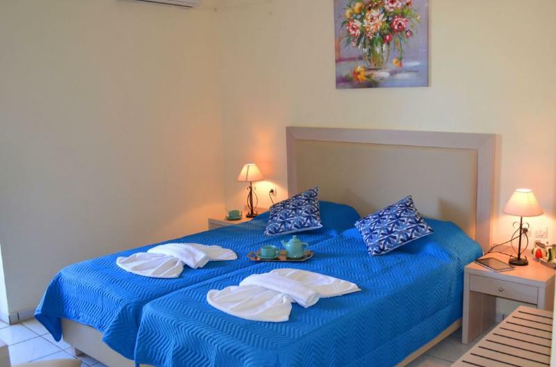 Hotel Amnissos à Pigianos Kampos  Extérieur photo